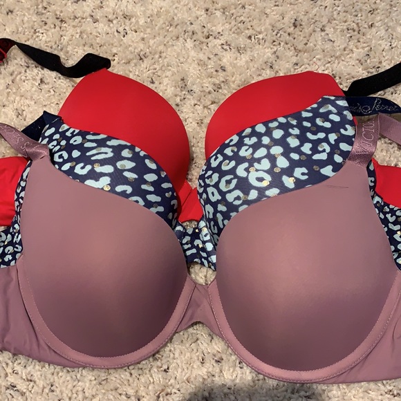 Victoria’s Secret Bra Lot! Only worn 2 or 3 times each, they’re still perfect!! - Picture 2 of 8